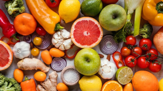 Descubra como a alimentação saudável influencia o equilíbrio entre corpo e mente e como pequenas mudanças podem transformar sua qualidade de vida.